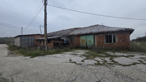 Momkovo köyünde, Svilengrad belediyesine bağlı satılık ahır