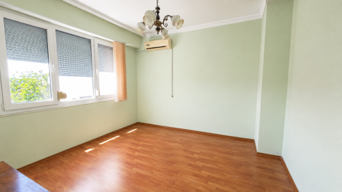 İZGREV MAHALLESİNDE GENİŞ 2+1 DAİRE – MÜKEMMEL KONUM VE YAKINDA YAPILACAK BİNA ISLAHI