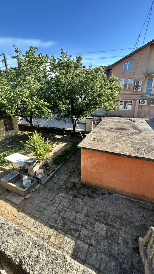 Onarım gerektiren geniş bir ev, Harmanlı şehrinde