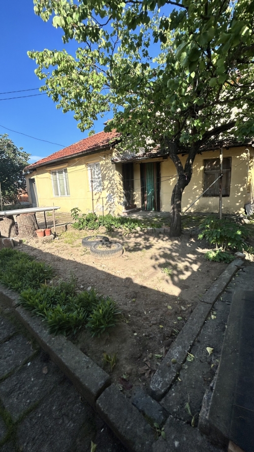 Onarım gerektiren geniş bir ev, Harmanlı şehrinde