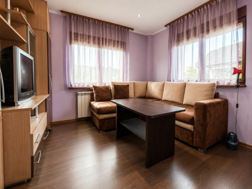 Geniş döşenmiş bahçeli ve garajlı ev - 260 m², taşınmaya hazır
