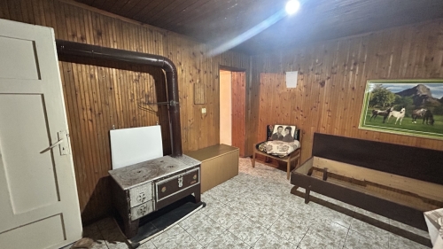Geniş bir ev, bahçe ve otopark yeri ile Vırbovo, Haskovo'da - toplam alan 1150 m², 6 oda, kısmen döşenmiş, taşınmaya hazır.