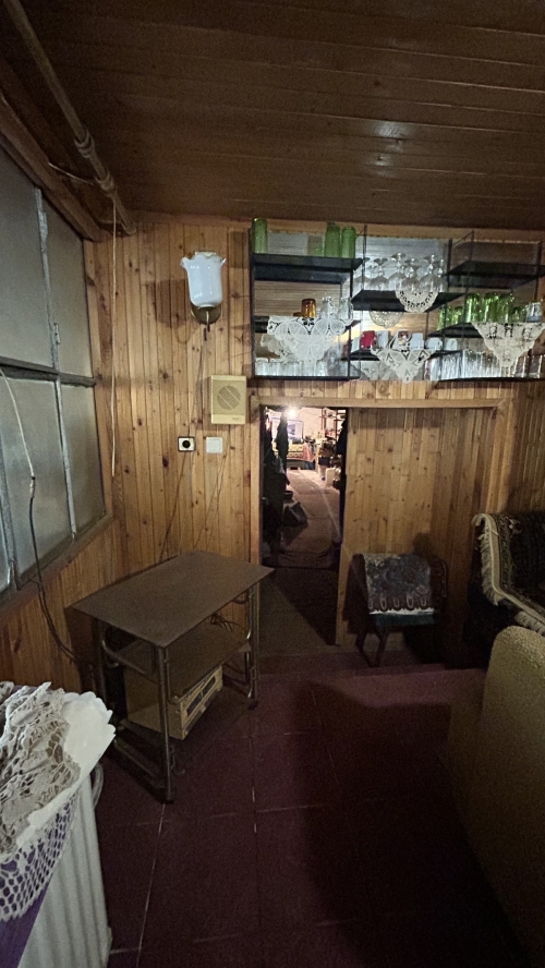 Geniş bir ev, bahçe ve otopark yeri ile Vırbovo, Haskovo'da - toplam alan 1150 m², 6 oda, kısmen döşenmiş, taşınmaya hazır.