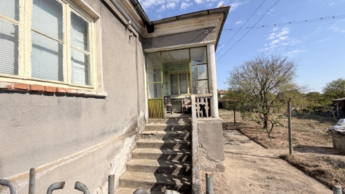 Onarım gerektiren geniş bir ev, Sıva Dere köyü, Haskovo - 1777 m², bahçesi ve ek yapıları ile.