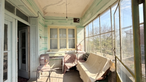 Onarım gerektiren geniş bir ev, Sıva Dere köyü, Haskovo - 1777 m², bahçesi ve ek yapıları ile.