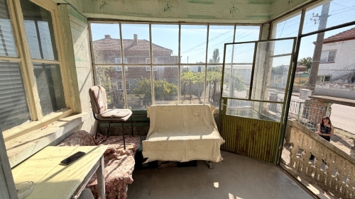 Onarım gerektiren geniş bir ev, Sıva Dere köyü, Haskovo - 1777 m², bahçesi ve ek yapıları ile.