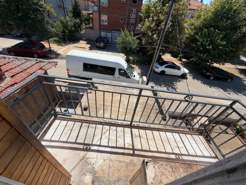 Harmanlı, Haskovo'da 9 odalı ve yaz bahçesi olan geniş bir ev - tadilat ve kişiselleştirme için ideal!