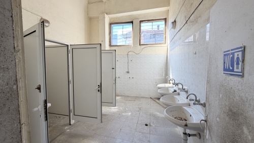 Торговый объект для ремонта в г. Харманджи - 480 кв.м, первый этаж, с парковочным местом и разрешениями.