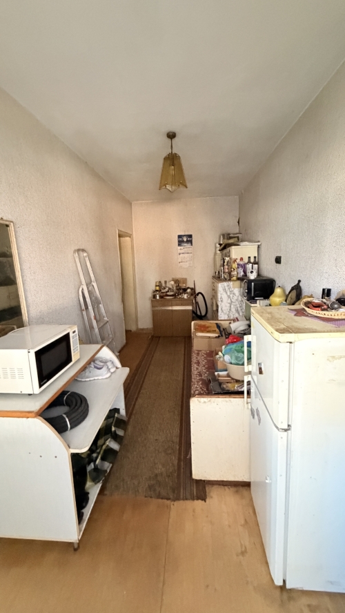 Harmanlı'da, Haskovo bölgesinde, bahçeli ve ek yapıları olan, tadilat gerektiren geniş bir ev - 200 m².