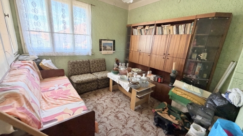 Harmanlı'da, Haskovo bölgesinde, bahçeli ve ek yapıları olan, tadilat gerektiren geniş bir ev - 200 m².