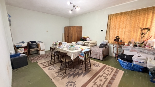 Harmanlı'da, Haskovo bölgesinde, bahçeli ve ek yapıları olan, tadilat gerektiren geniş bir ev - 200 m².