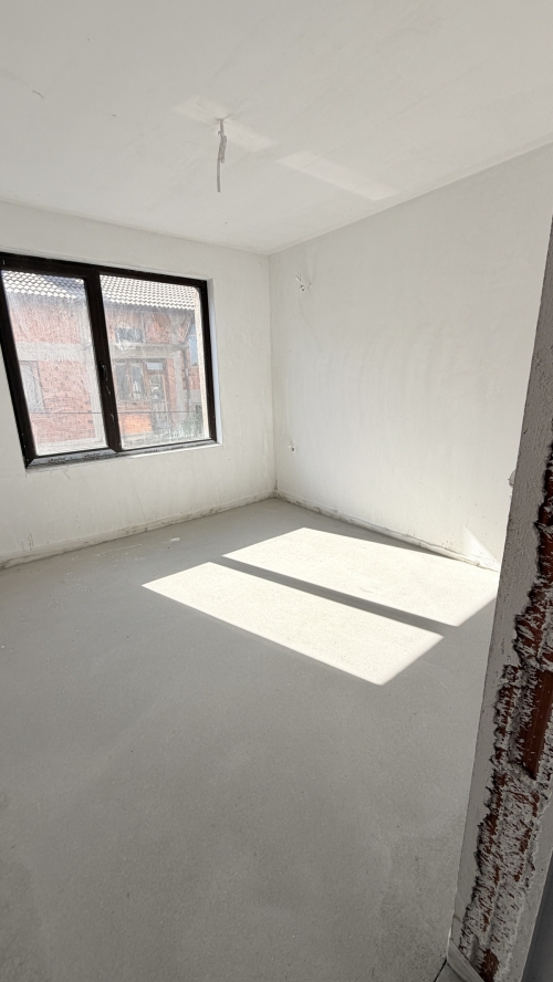 Lüks dört odalı daire Svilengrad'da - yeni inşaat, 15. Akt ile, 150.65 m², eşyasız, teraslı ve asansörlü, ayrı bir depo odası ile.