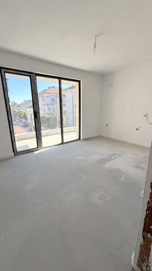 Lüks dört odalı daire Svilengrad'da - yeni inşaat, 15. Akt ile, 150.65 m², eşyasız, teraslı ve asansörlü, ayrı bir depo odası ile.