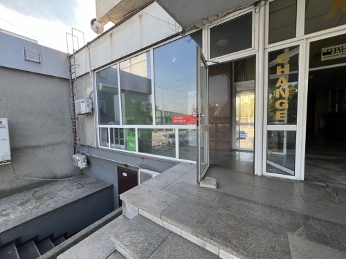 Spacious office in Harmanli: 48 sq.m, ground floor, partially furnished, with parking and air conditioning.