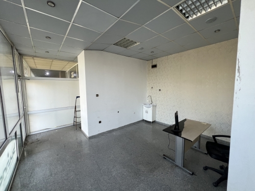 Spacious office in Harmanli: 48 sq.m, ground floor, partially furnished, with parking and air conditioning.